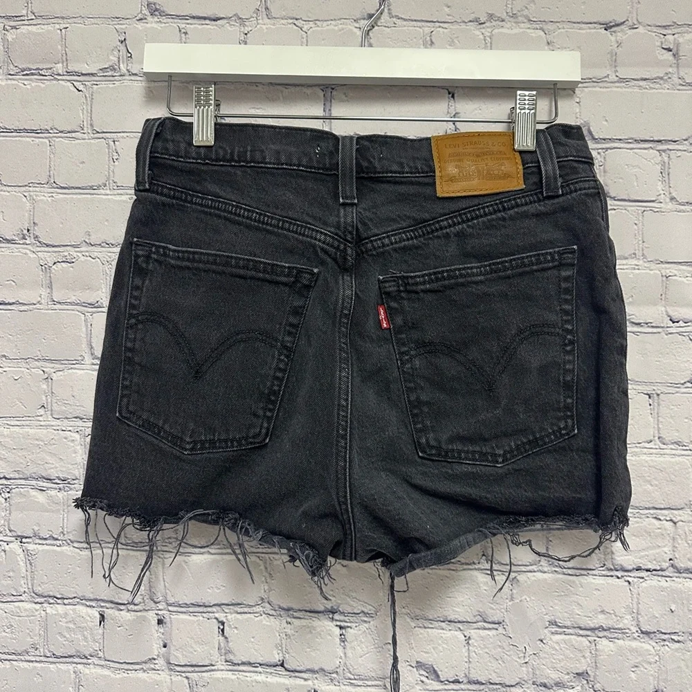 Women's Levi Ribcage Black Denim Shorts Waist Size 29 - Picture 7 of 7